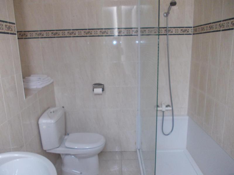 Triple Room (2 Adults + 1 Child) image 2