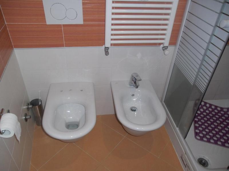 Double or Twin Room with Shared External Bathroom image 3