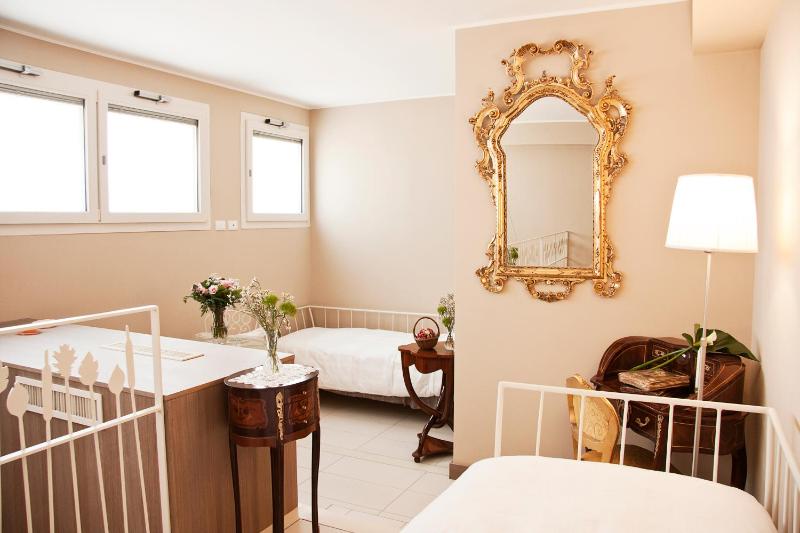 Suite - Split Level (4 Adults)  image 3