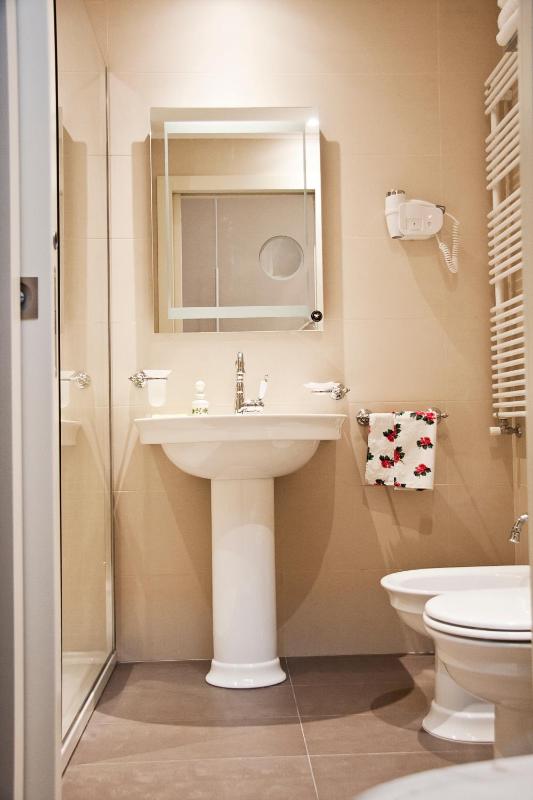 Suite - Split Level (4 Adults)  image 2