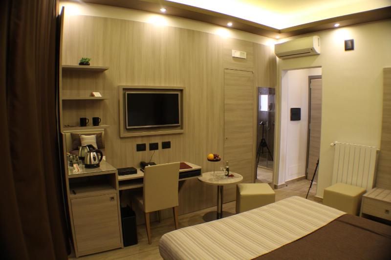 Deluxe Double Room image 2