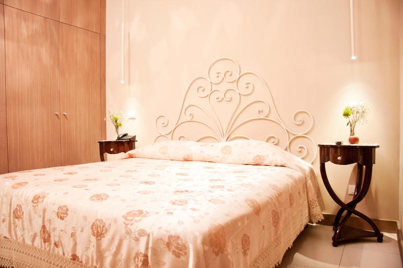 Suite - Split Level (3 Adults) image 3