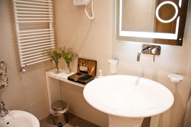 One-Bedroom Suite image 3