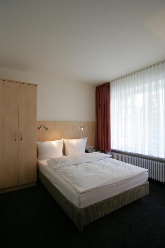 Hotel Senator München - image 13