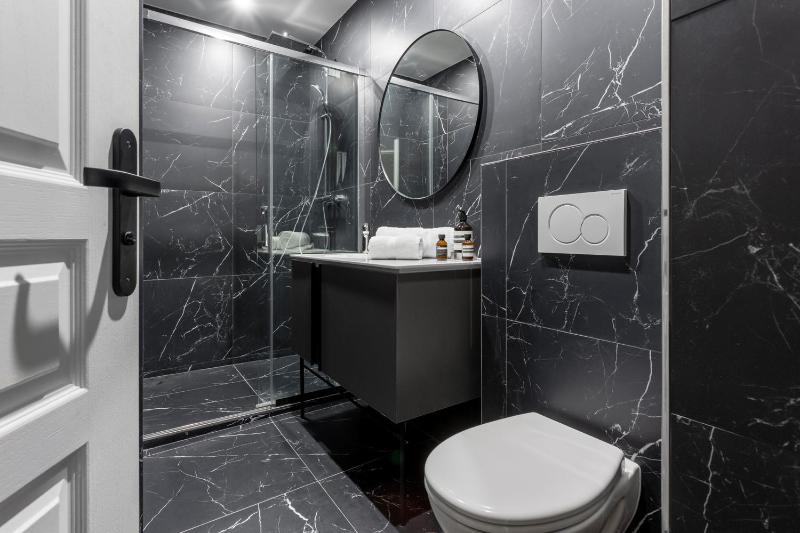 One-Bedroom Suite image 3