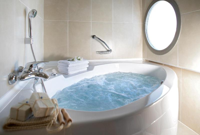 Superior Suite with Sea View image 4
