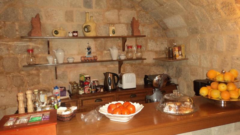 Camelot Traditional & Classic Hotel - image 12