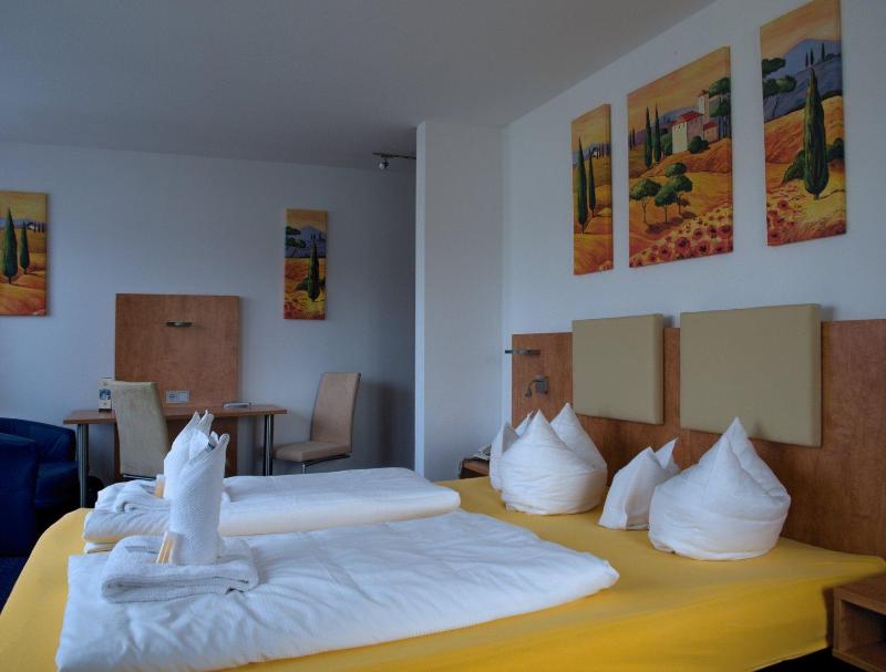 Double Room image 2