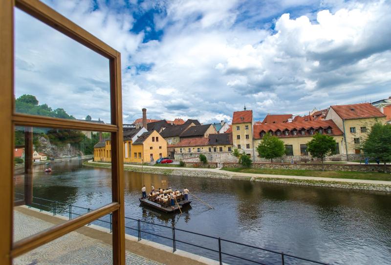 Standard Room with River View image 4