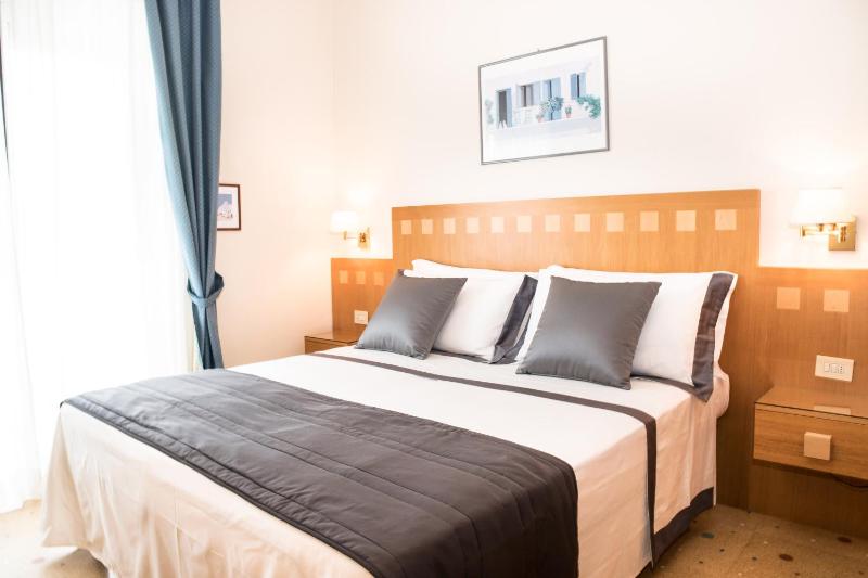 Classic Triple Room image 3