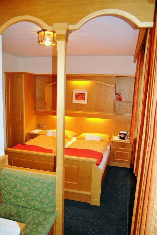 Double Room with Balcony image 2
