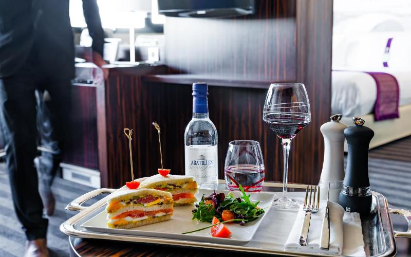 Premium Queen Room image 1