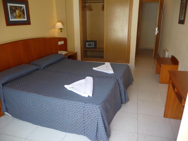 Double Room with Extra Bed (3 Adults) image 3