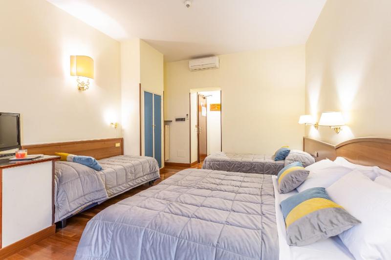 Classic Quadruple Room image 4