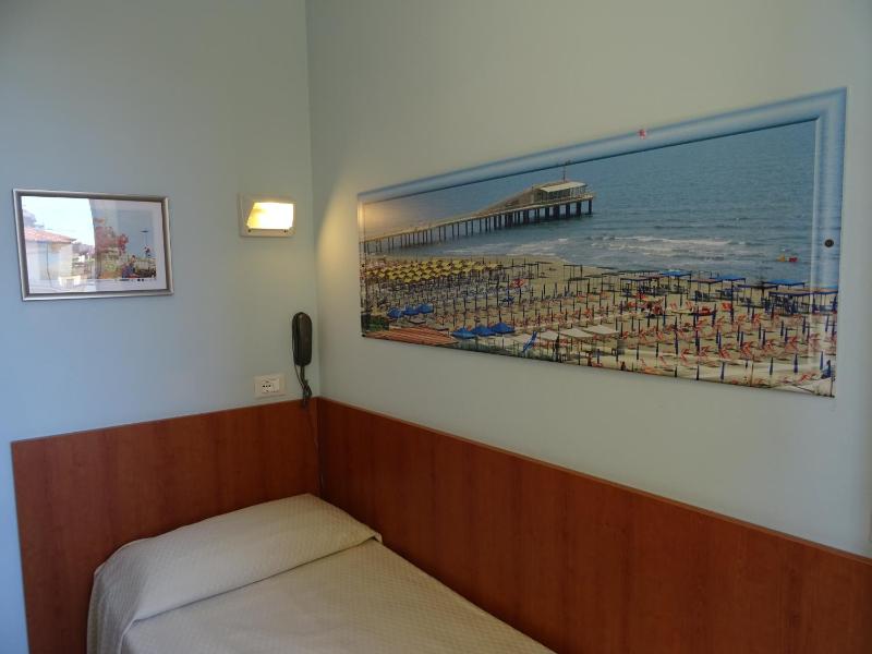 Single Room image 3