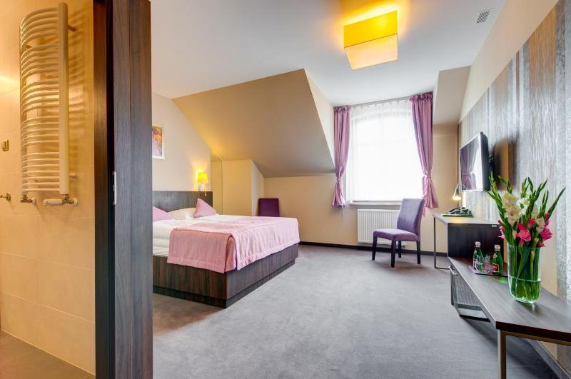Double Room image 4