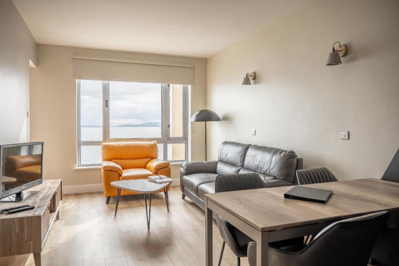 Two-Bedroom Apartment with Sea View image 3