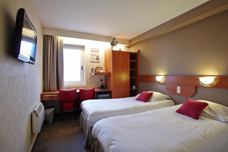 Twin Room image 2
