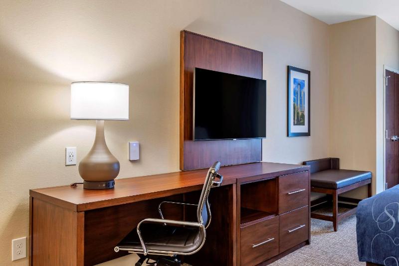 Queen Suite with Two Queen Beds - Non Smoking image 4