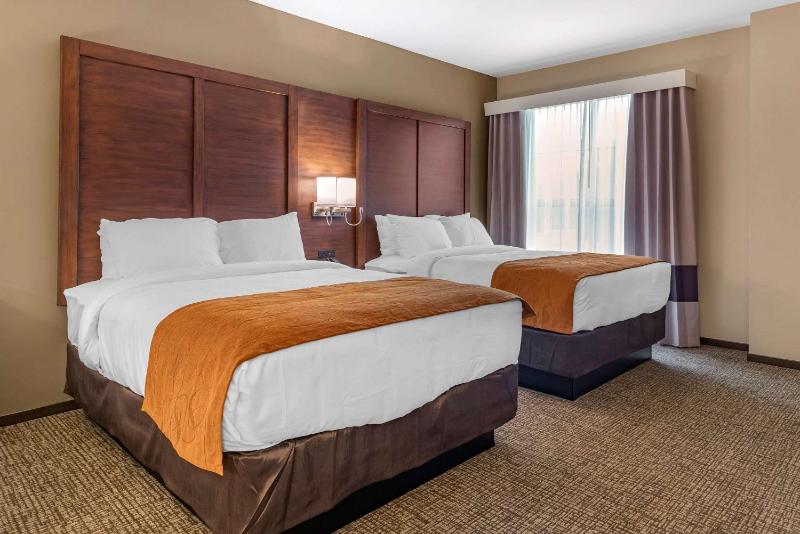 Queen Suite with Two Queen Beds - Non Smoking image 3