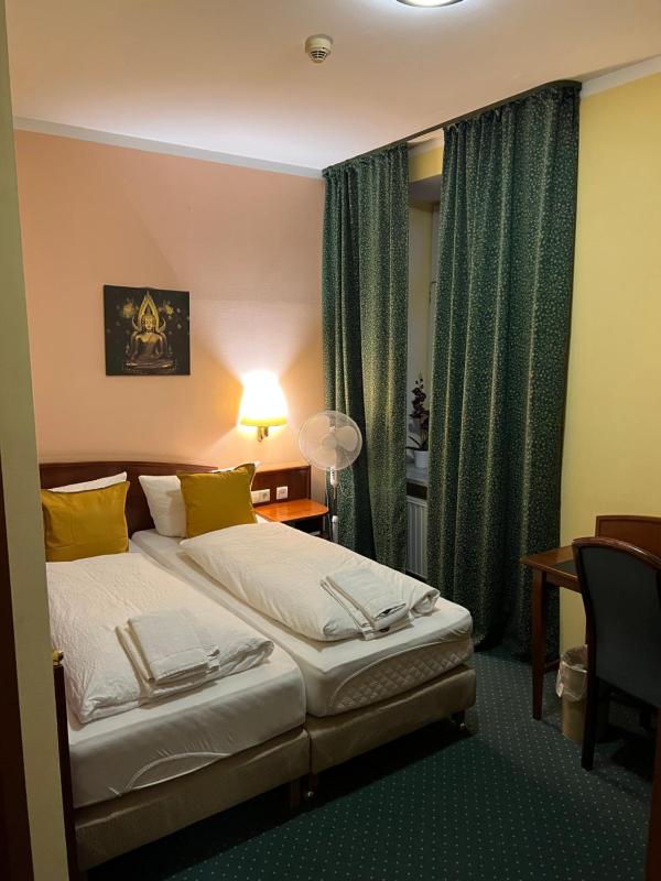 Double Room image 1