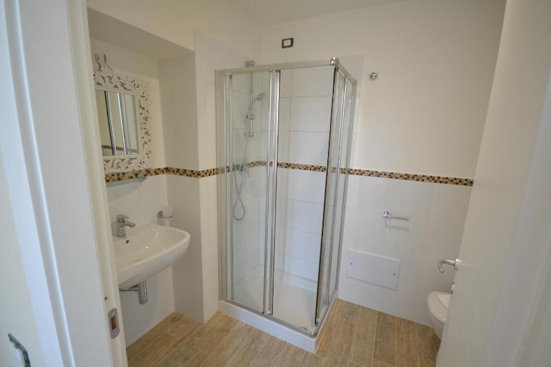 Twin Room image 2
