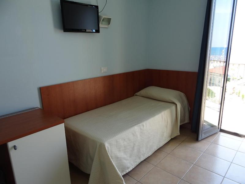 Single Room with Balcony and Sea View image 2