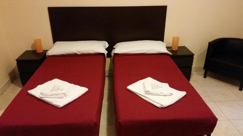 Twin Room with Shared Bathroom image 3