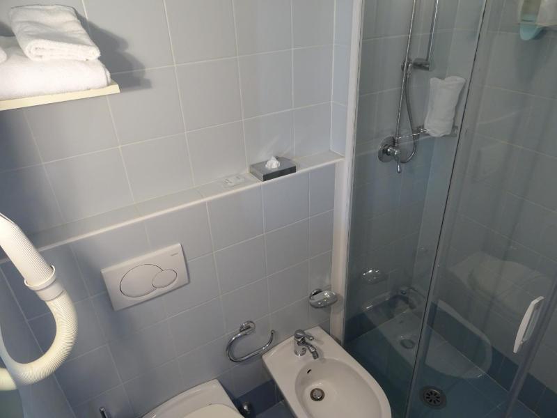 Single Room with Balcony and Sea View image 3