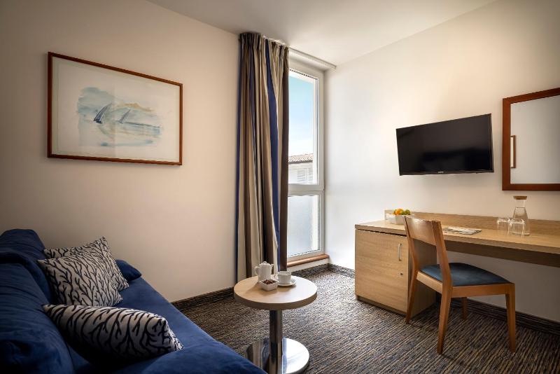 Junior Suite for 2+2 - Hotel image 3