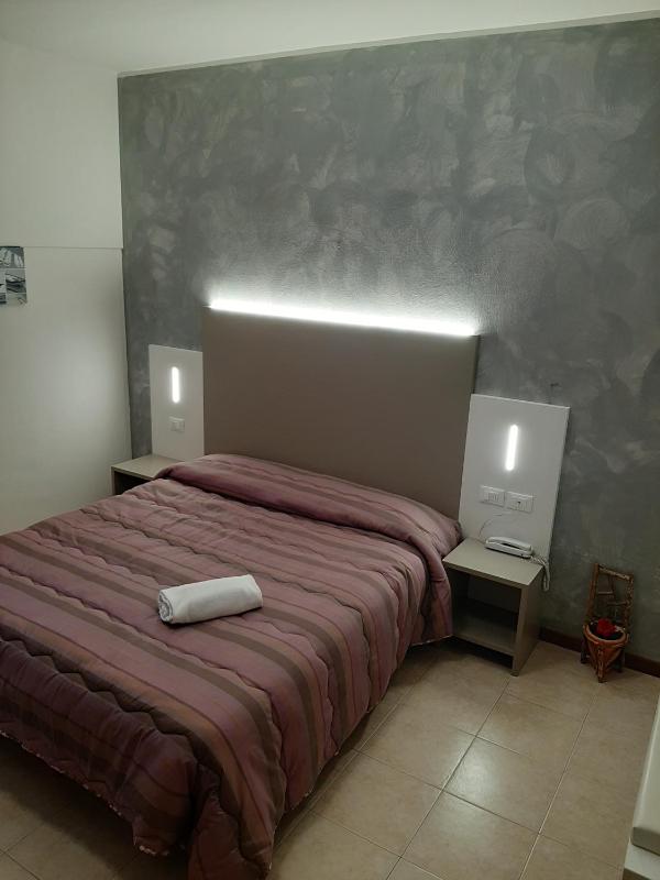 Standard Double Room image 2