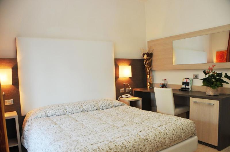 Comfort Family Room with Balcony (2 Adults + 2 Children) image 2
