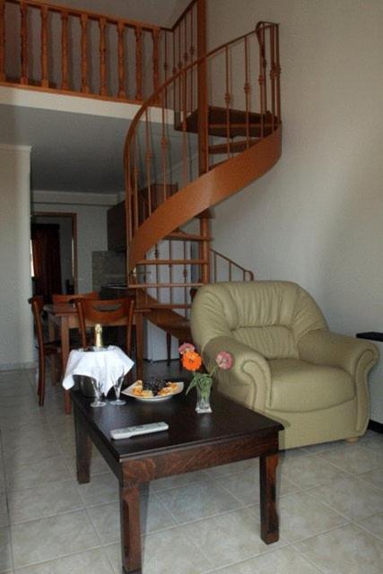 Bell Air Hotel - image 31