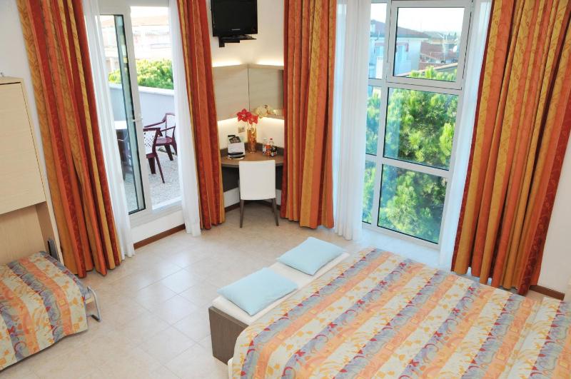 Comfort Triple Room image 2