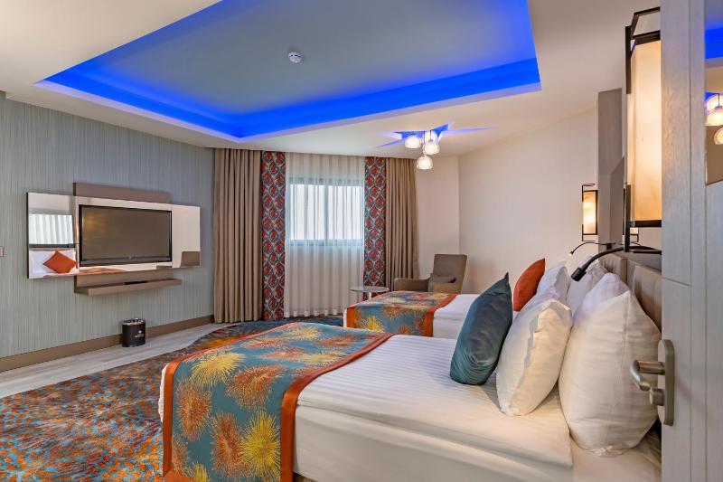 Family Room Sea View image 4