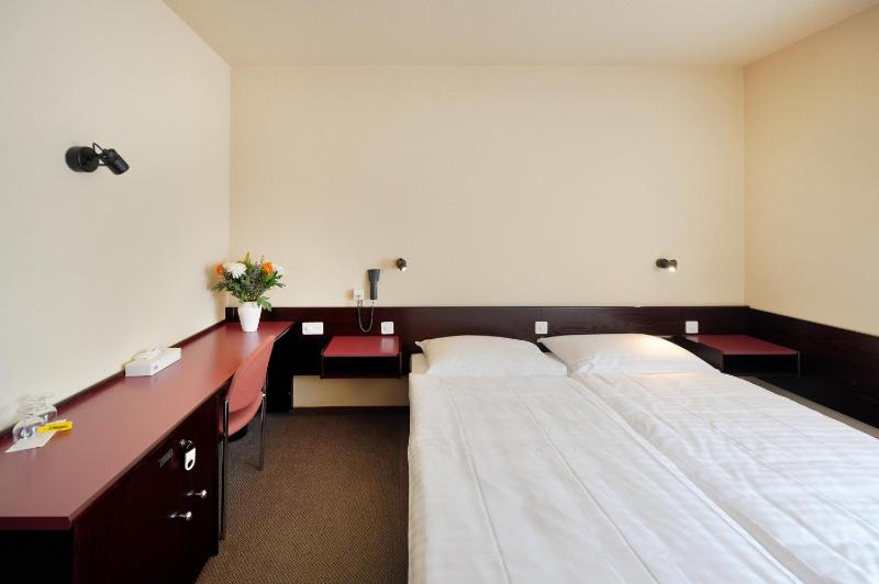 Standard Double Room image 2