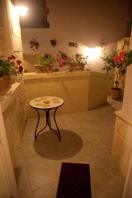 King Room with Garden View image 2