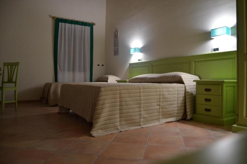 Standard Quadruple Room image 3