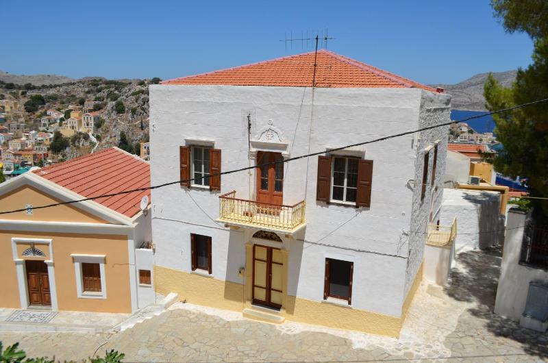 Three-Bedroom House image 1