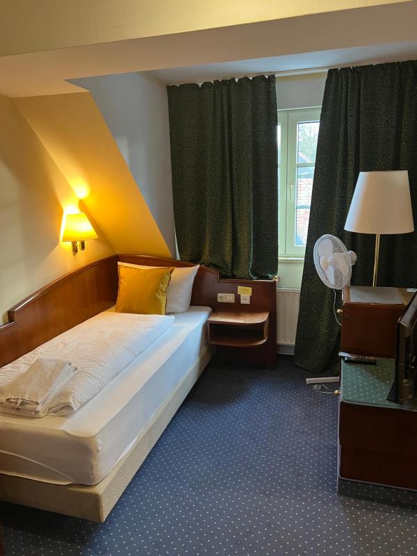 Single Room image 2