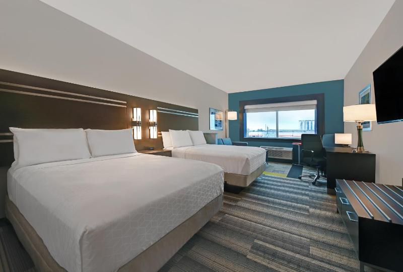 Queen Suite with Two Queen Beds image 1