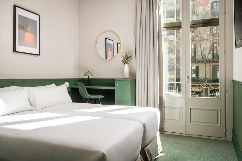 Twin Room with City View image 1