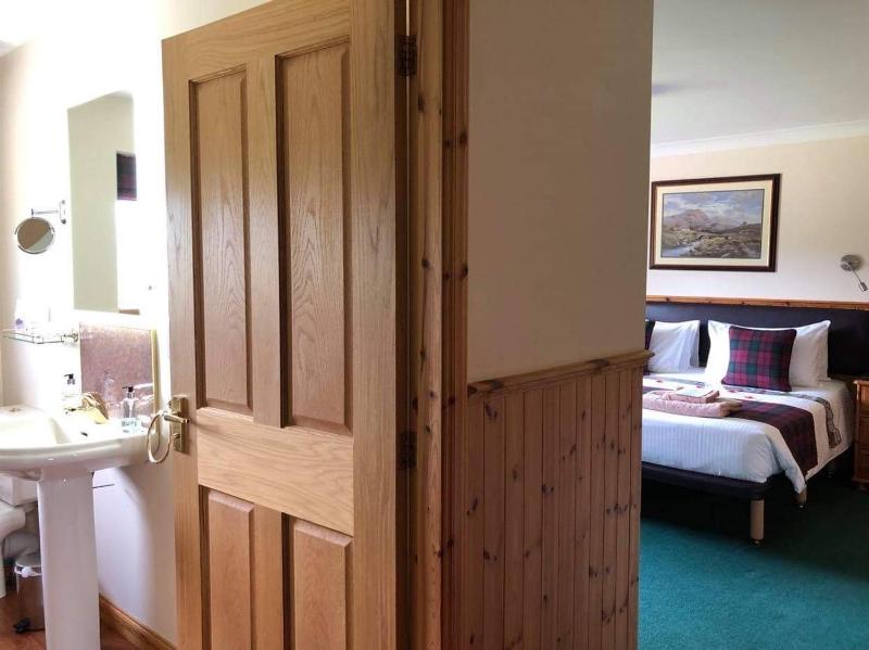 Double Room with Private Bathroom image 1