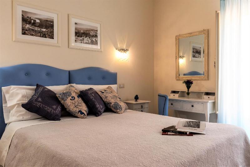 Superior Double or Twin Room with City View image 4
