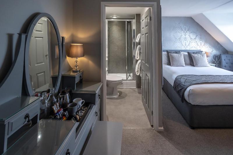 Superior Triple Room with Sea View image 4