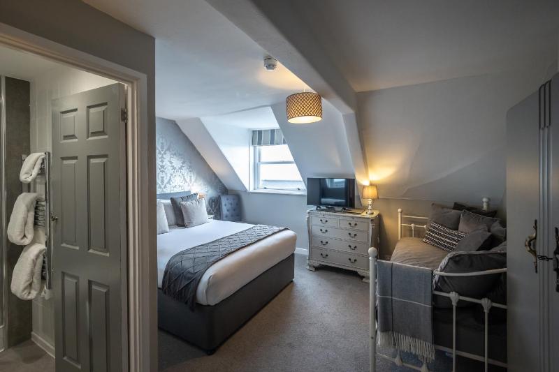 Superior Triple Room with Sea View image 1