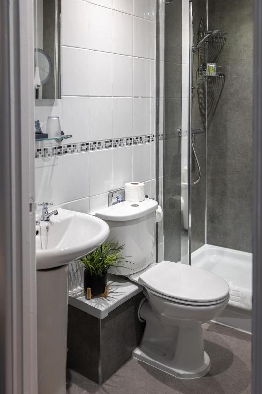 Superior Triple Room with Sea View image 2