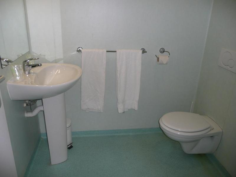 Twin Room image 2