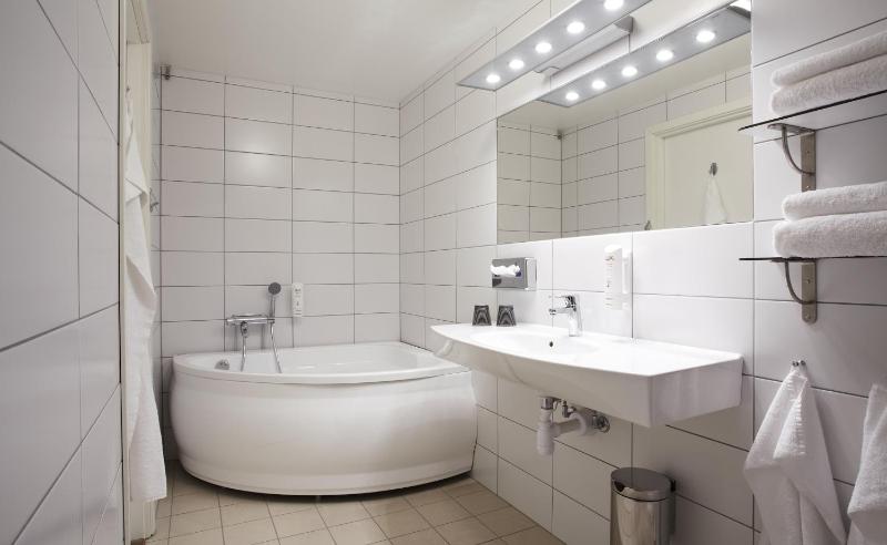 Superior Double/Twin Room image 2