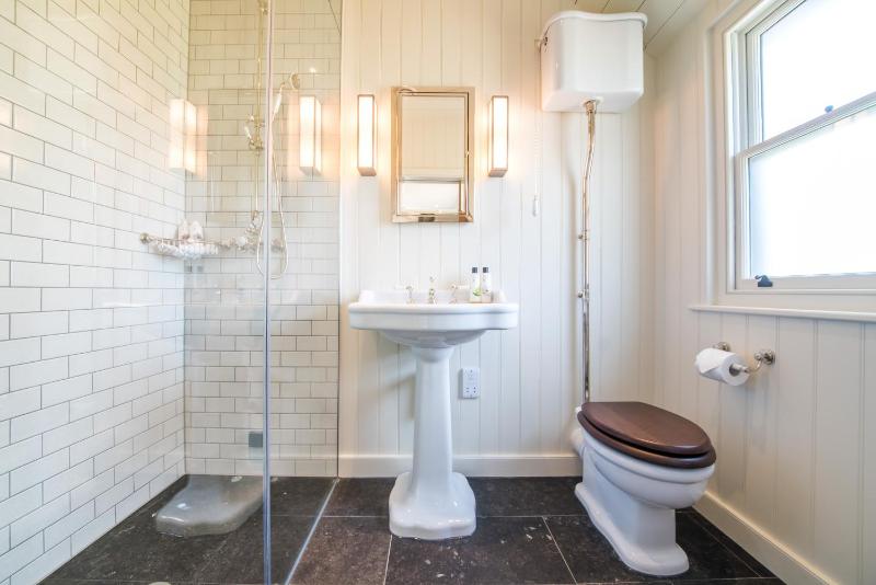 Cottage with Garden View image 4